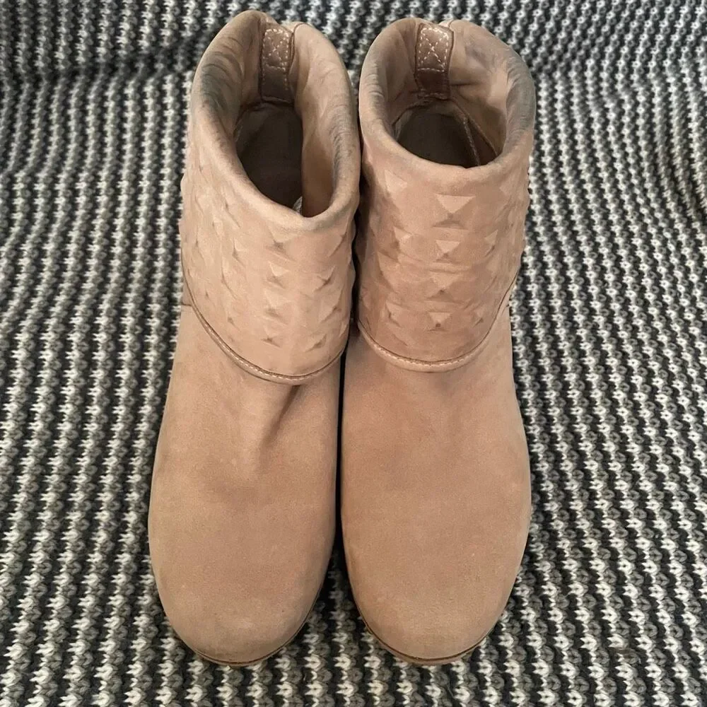 UGG Lynnea Studs clog bootie women’s shoe size 9